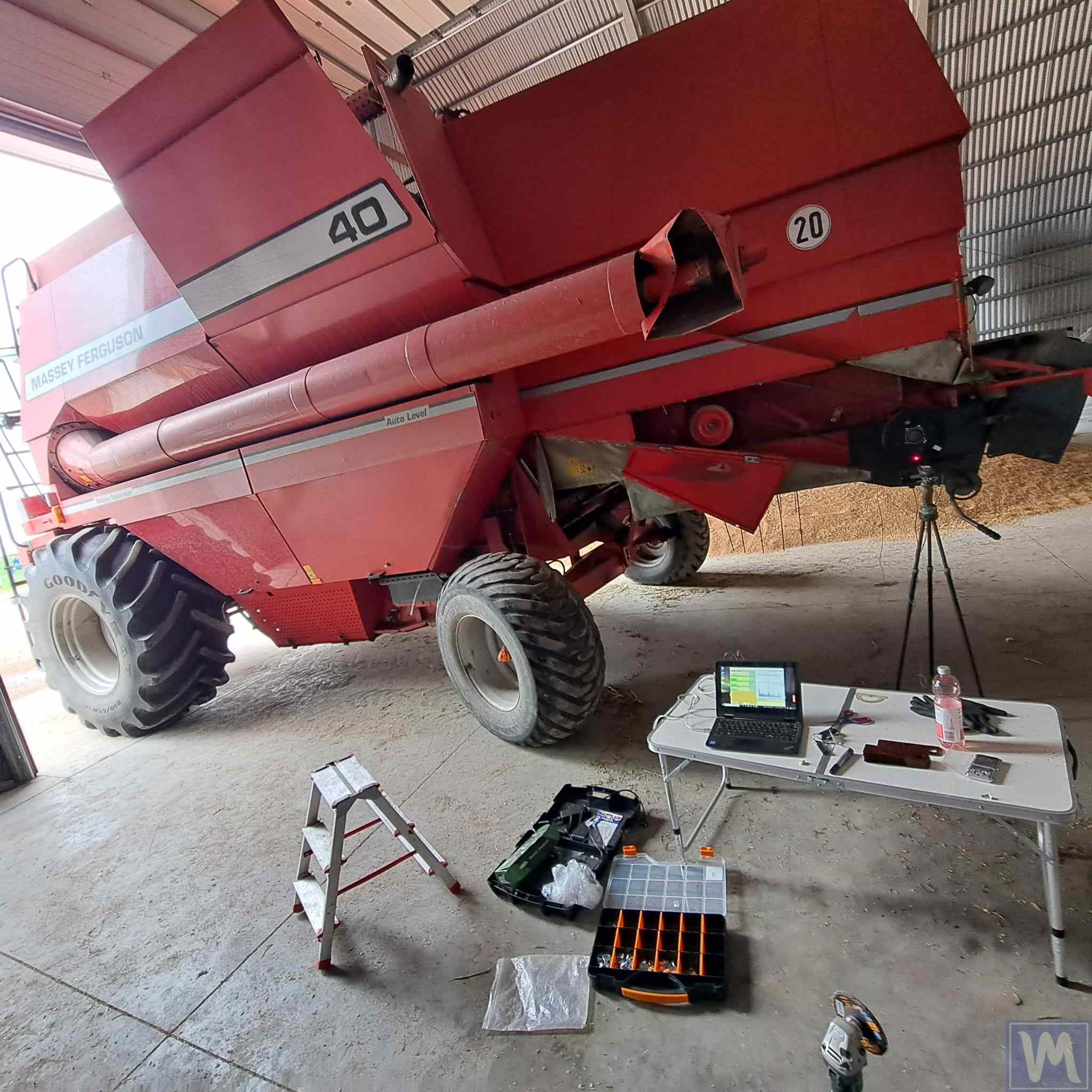 Equilibratura in loco del rotore di una mietitrebbia Massey Ferguson con apparecchiatura Vibromera