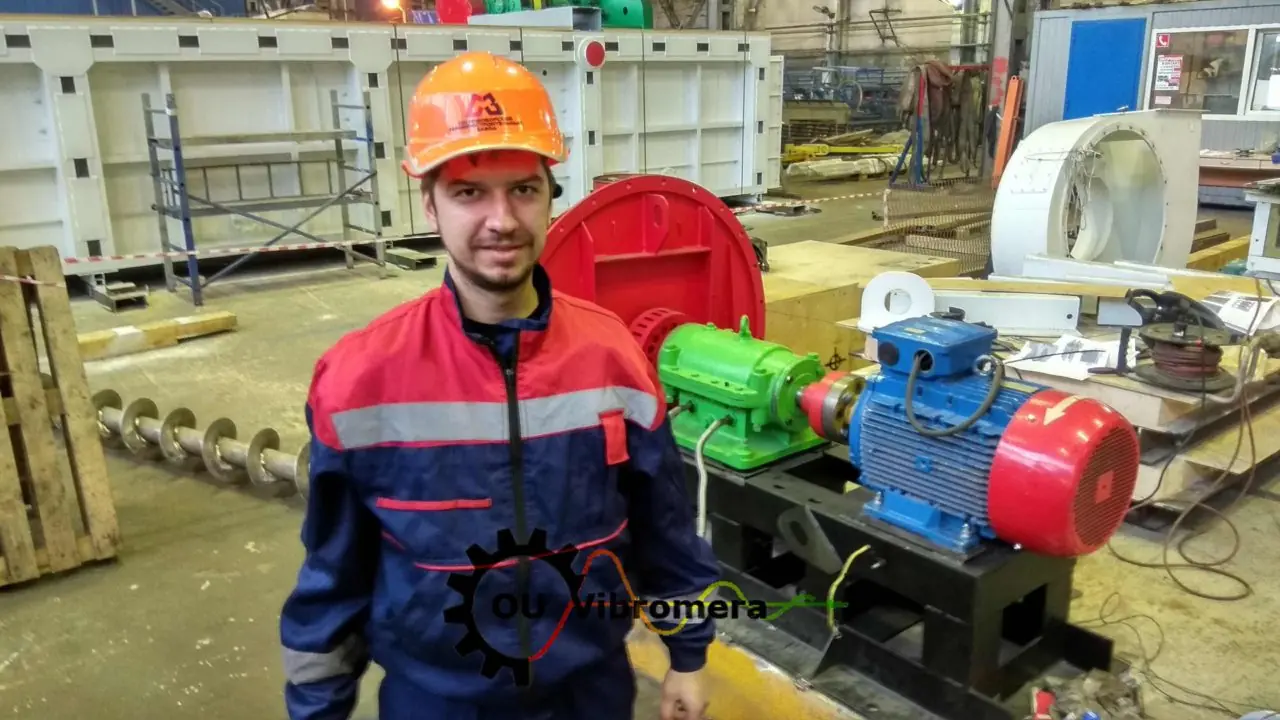 Ruota di ventilatore centrifugo che viene equilibrata in condizioni di campo